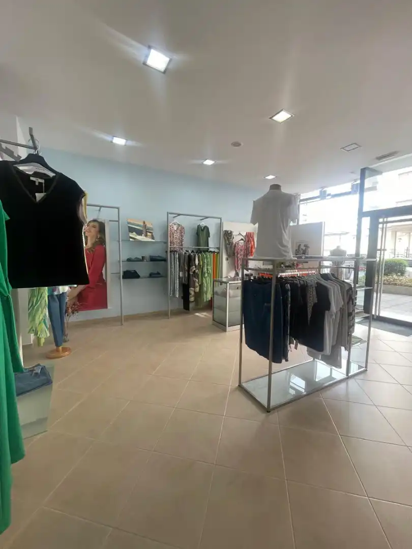Locale commerciale in vendita a Rúa Luis Seoane Pintor, imagen 9
