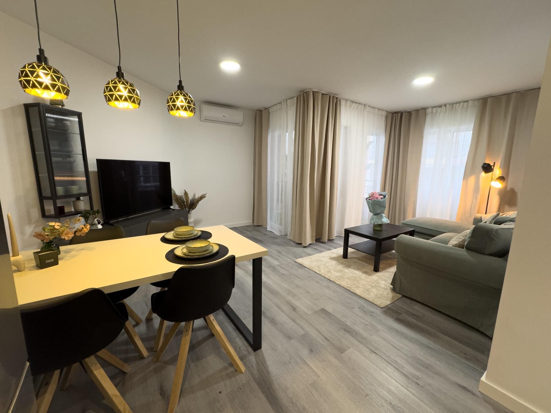 Sala d'estar de Apartament en venda en Torrevieja amb Aire condicionat, Terrassa i Moblat