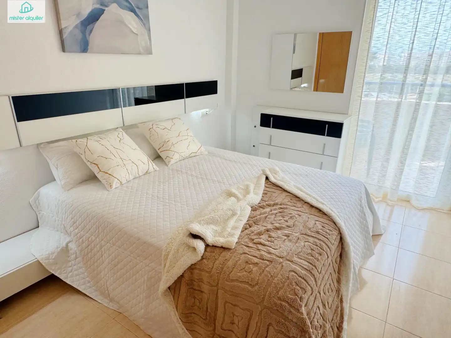 Habitación de Apartamento de alquiler en El Campello con Aire acondicionado, Jardín privado y Terraza