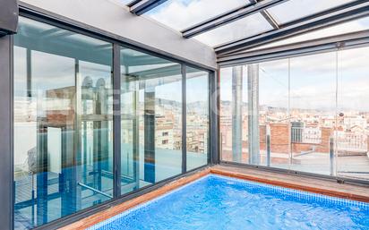 Swimming pool of Attic for sale in  Barcelona Capital  with Air Conditioner, Terrace and Swimming Pool