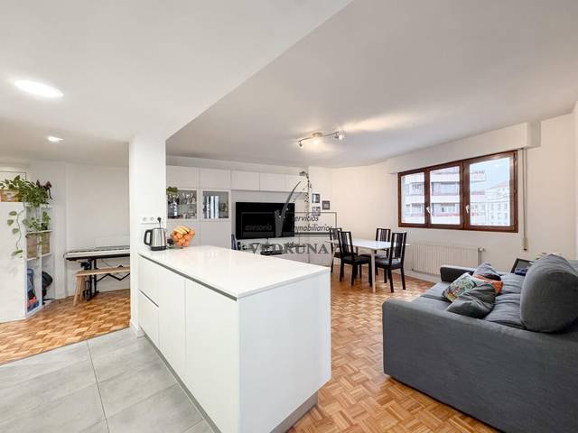 Piso en Venta en Calle de Juan Pablo Bonet en Ruiseñores