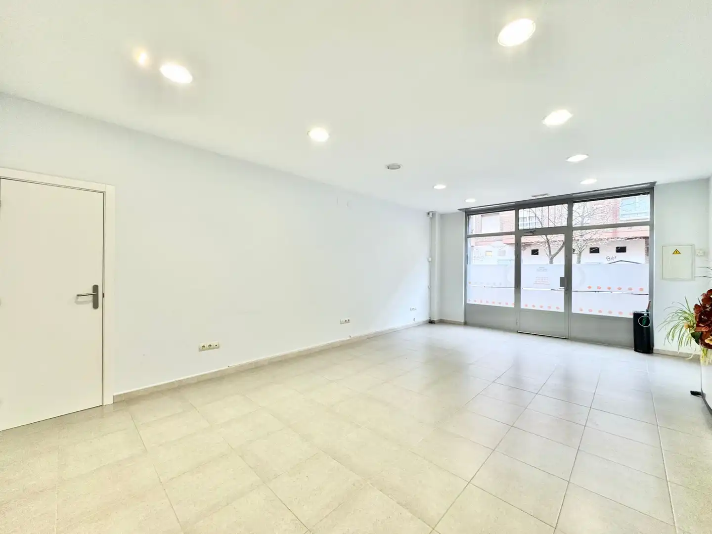 Local comercial de lloguer a Salvador de Azpiazu Ibilbidea, imagen 2