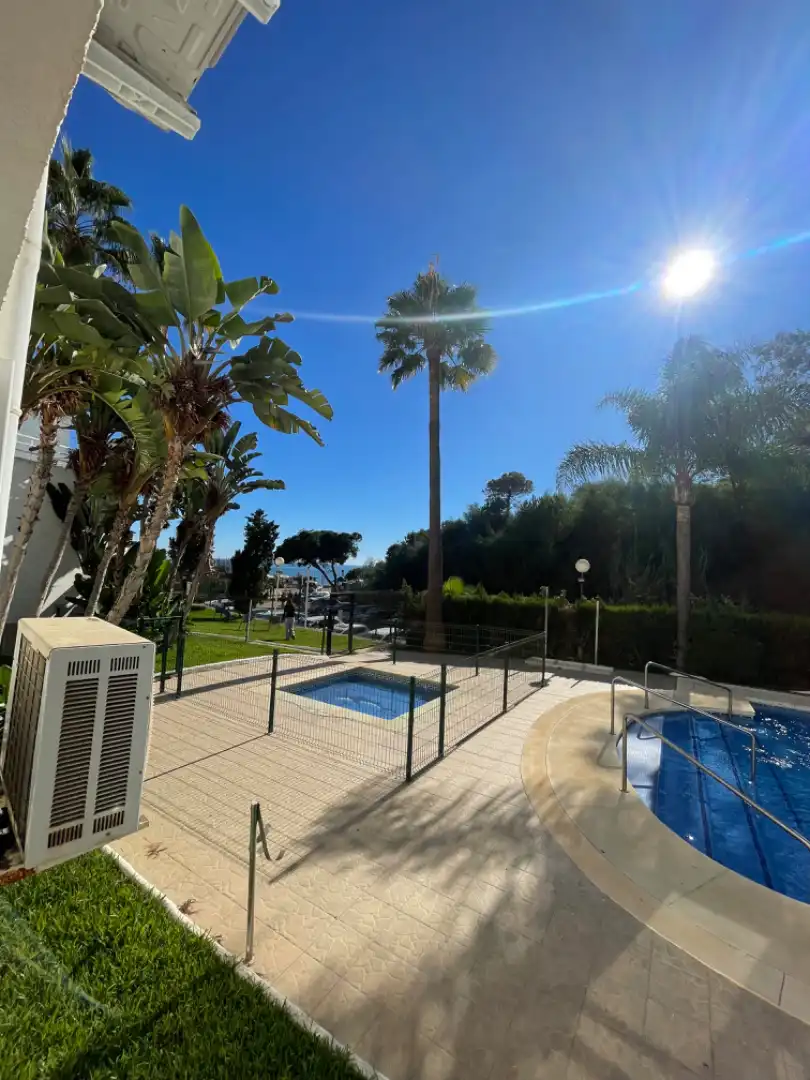 Vista exterior de Pis en venda en Mijas amb Aire condicionat, Piscina i Moblat