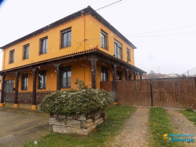 Exterior view of House or chalet for sale in Villaobispo de Otero  with Private garden and Parquet flooring