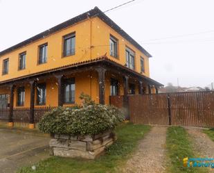 Vista exterior de Casa o xalet en venda en Villaobispo de Otero amb Jardí privat i Parquet