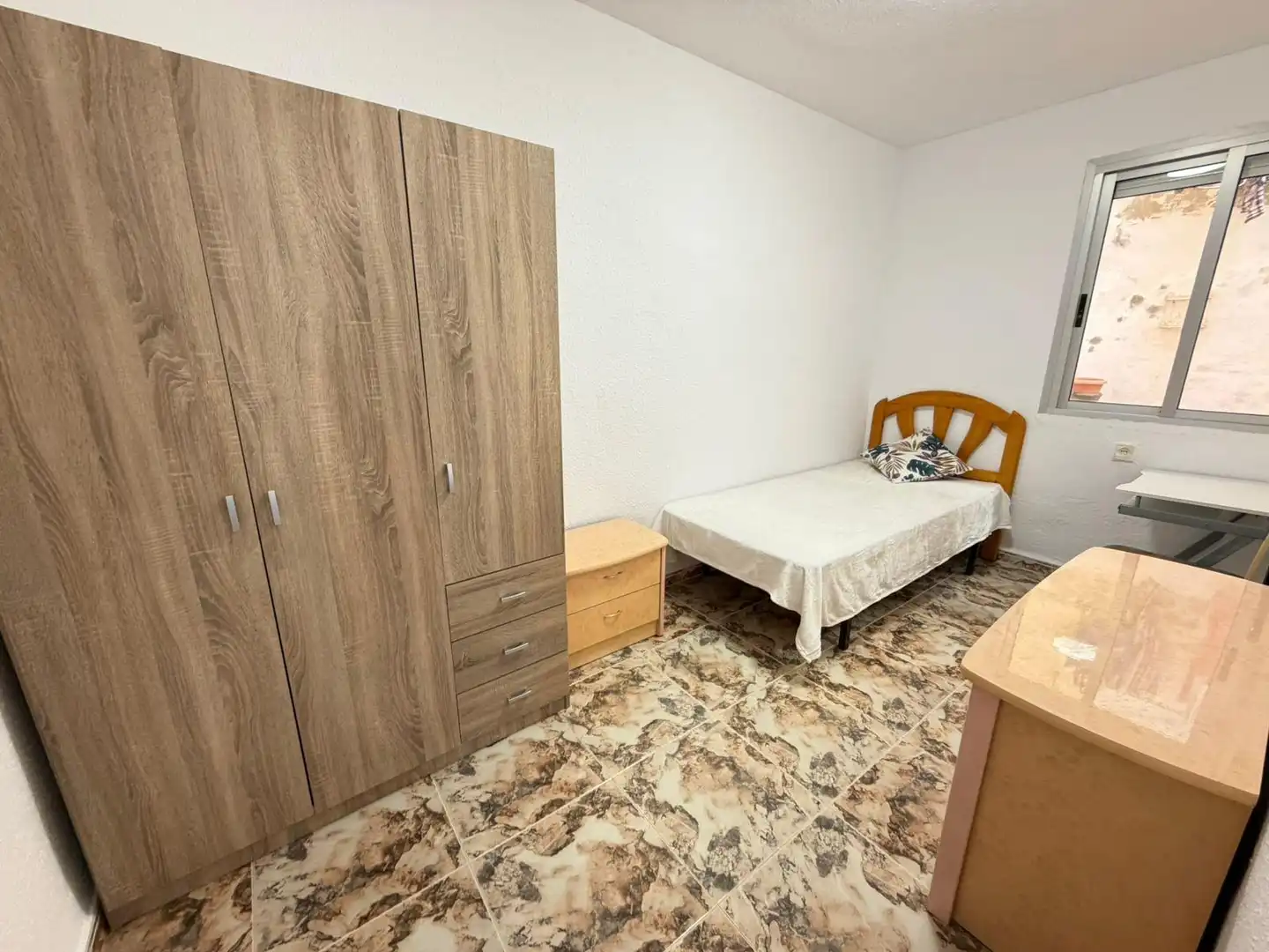Habitación de Apartamento en venta en Alicante / Alacant con Aire acondicionado, Terraza y Amueblado