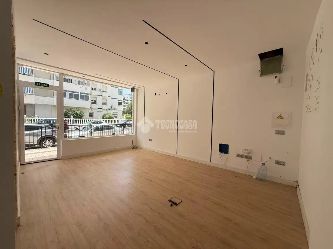Local en venda en Benalmádena amb Aire condicionat, Parquet i Alarma