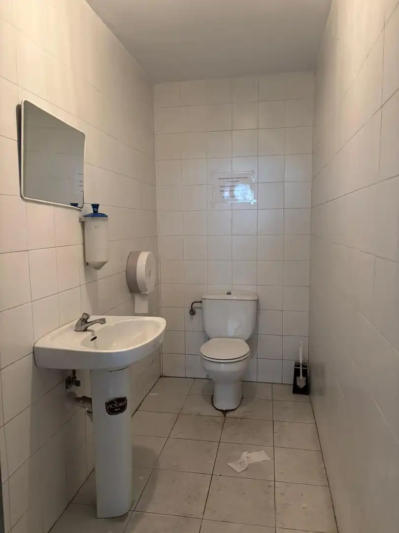 Badezimmer von Garage zum Verkauf in Berriozar