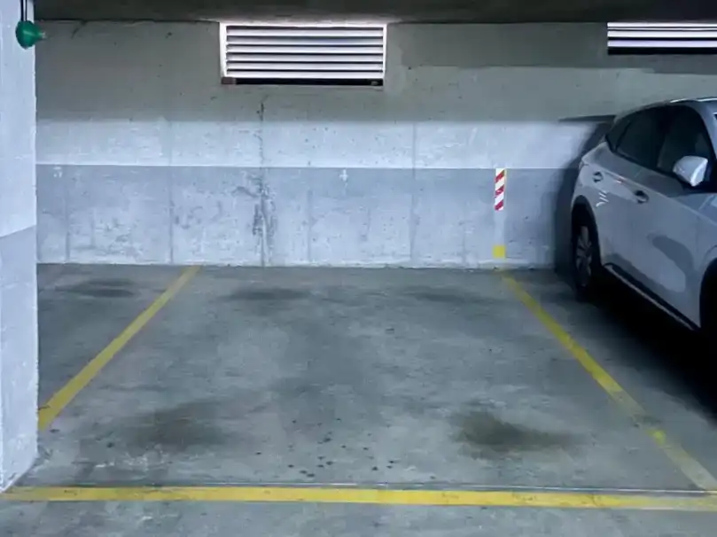 Aparcament de Pis en venda en Las Rozas de Madrid amb Balcó