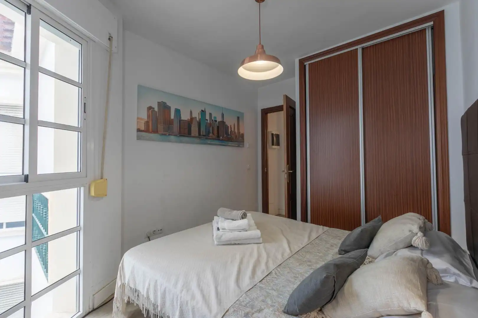 Schlafzimmer von Dachboden zum Verkauf in Fuengirola mit Möbliert
