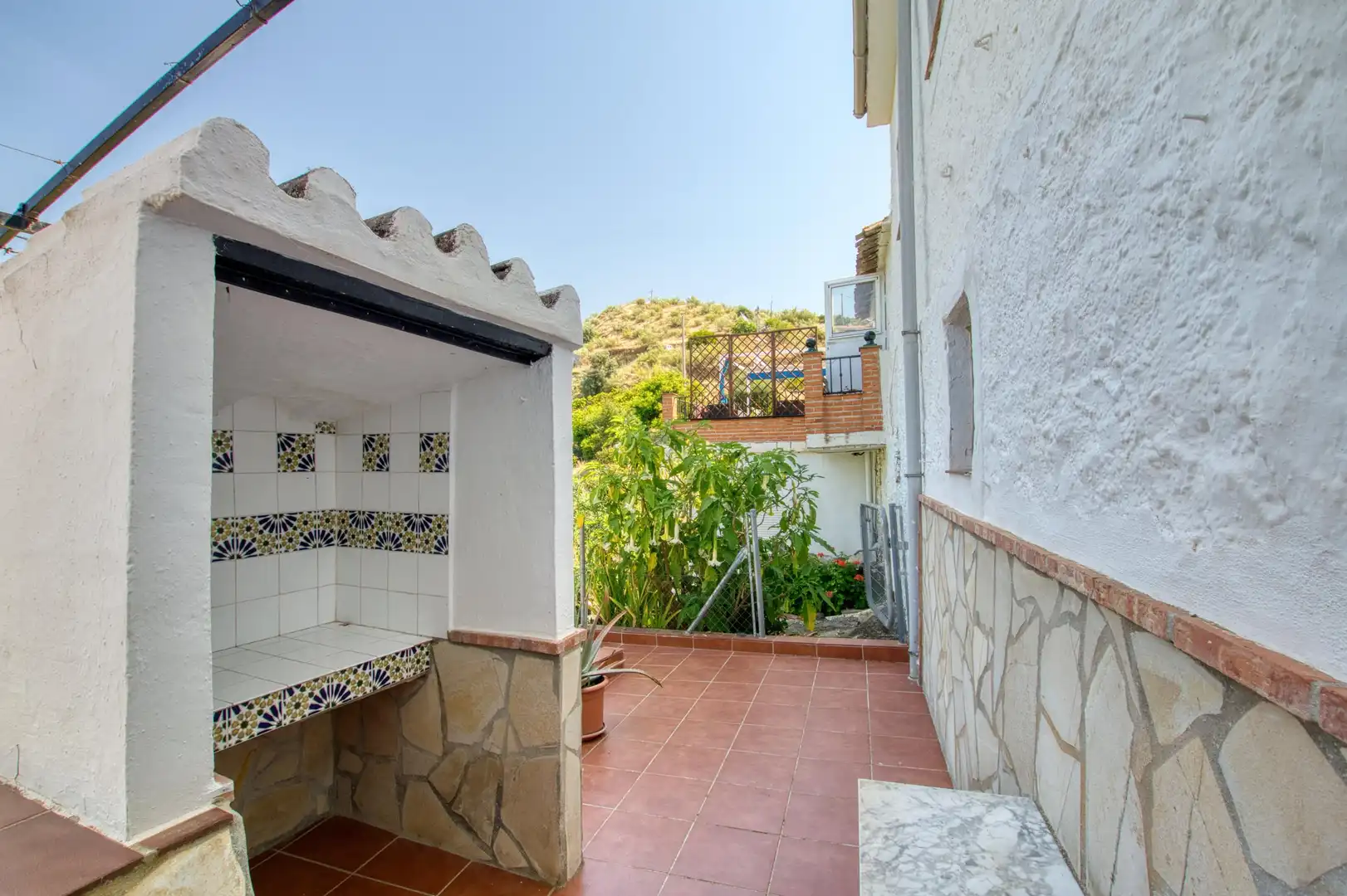 Terrassa de Casa adosada en venda en Canillas de Aceituno amb Jardí privat