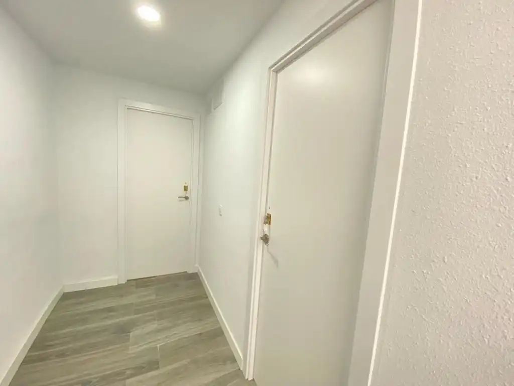Room in Calle Encarnación Oviol, 43, Los Rosales