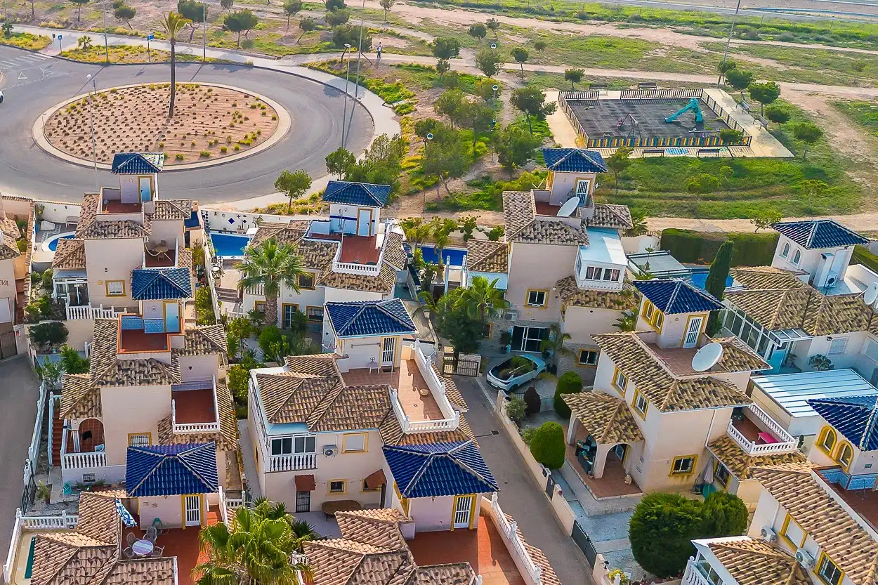 Vista exterior de Casa o xalet en venda en Orihuela amb Piscina