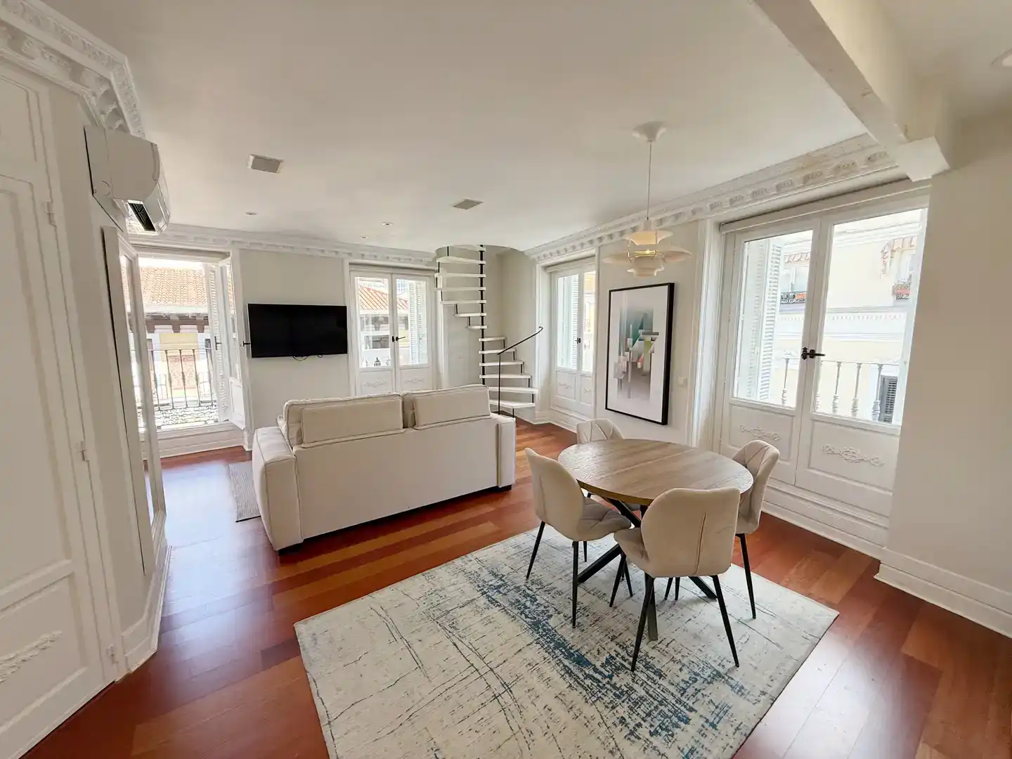 Wohnzimmer von Maisonette zur Miete in  Madrid Capital mit Klimaanlage und Balkon