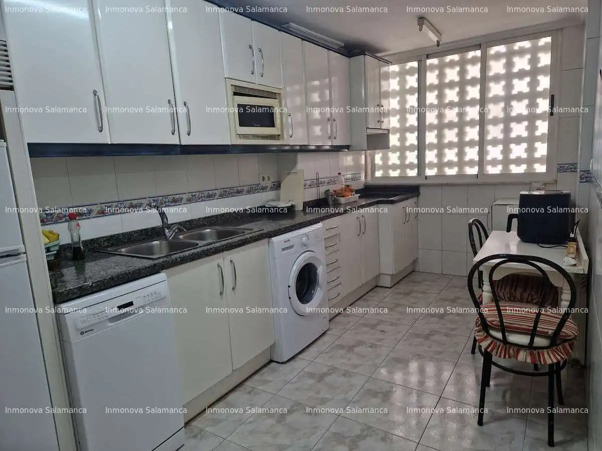 Cocina de Piso de alquiler en Salamanca con Calefacción, Amueblado y Horno