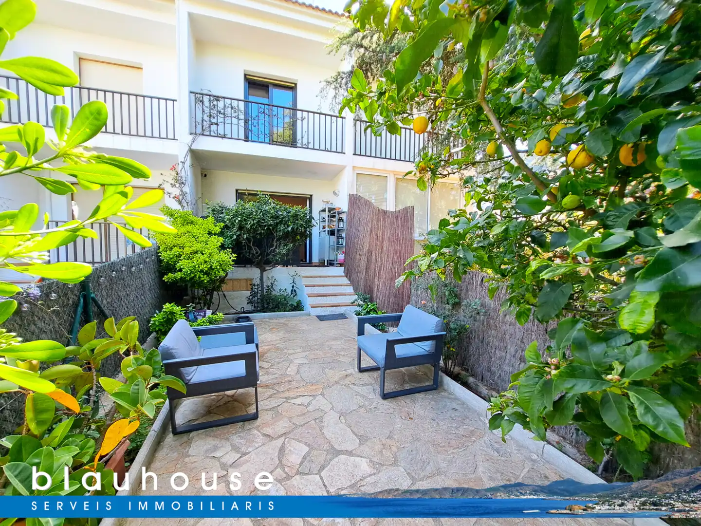 Terrasse von Einfamilien-Reihenhaus zum Verkauf in Llançà mit Privatgarten, Parkett und Terrasse