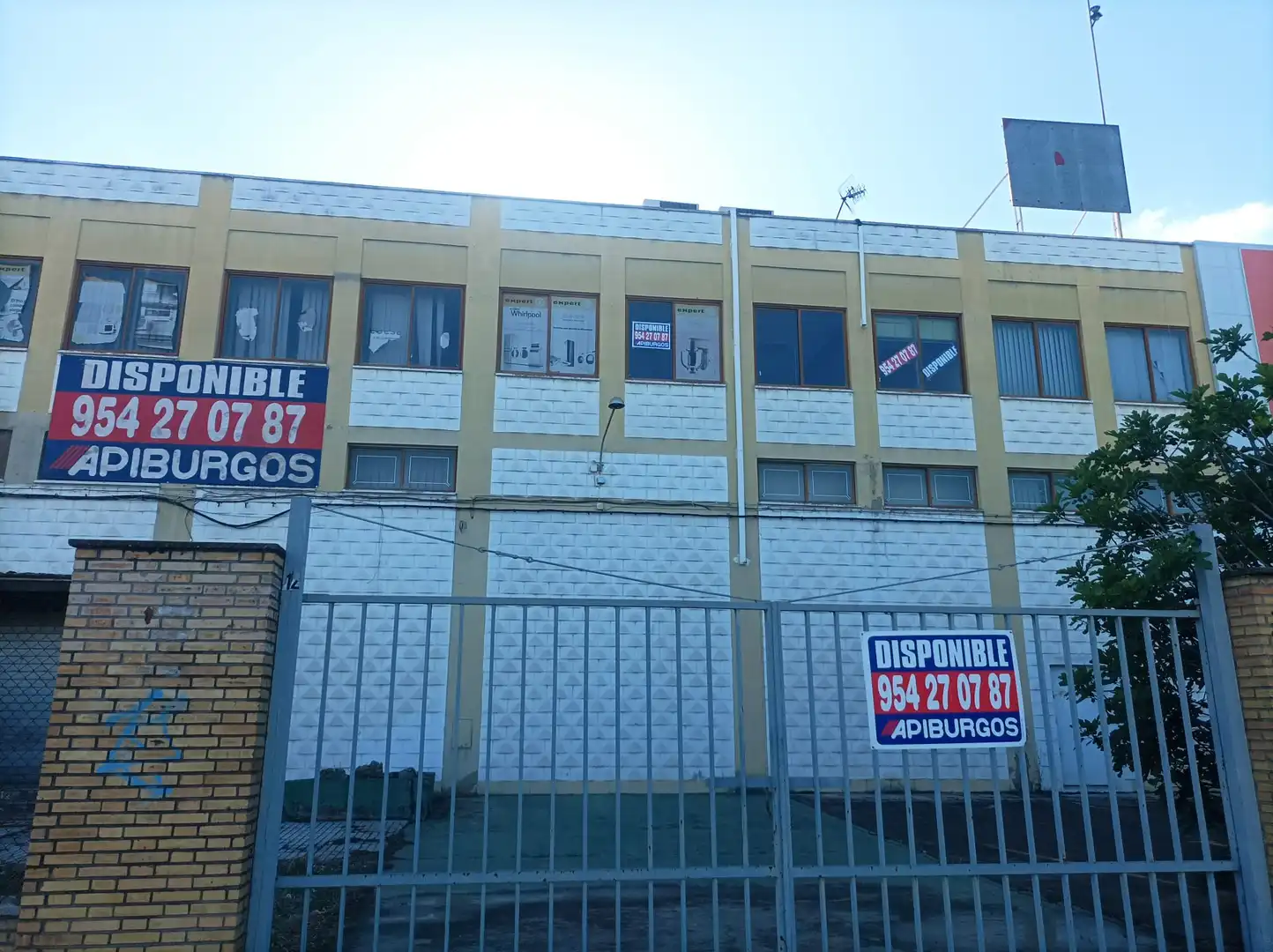 Exterior view of Industrial buildings for rent in Sevilla