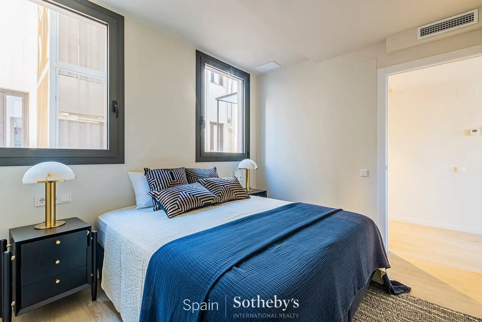 Schlafzimmer von Maisonette zum Verkauf in Barcelona mit Klimaanlage und Heizung