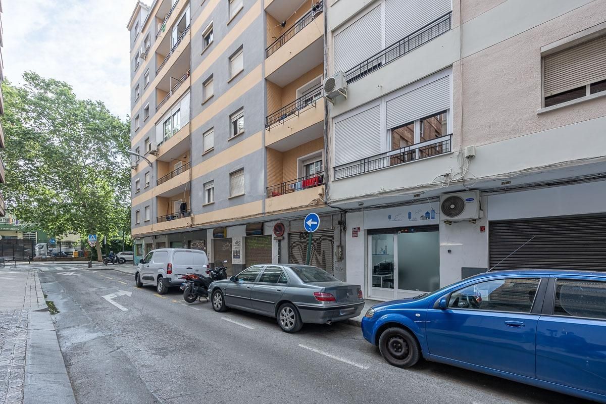 Exterior view of Premises for sale in  Granada Capital  with Air Conditioner