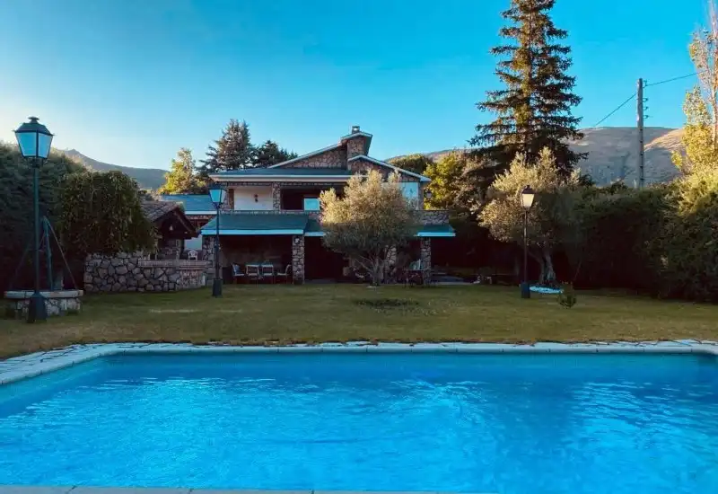 Jardí de Casa o xalet en venda en Bustarviejo amb Calefacció, Parquet i Terrassa