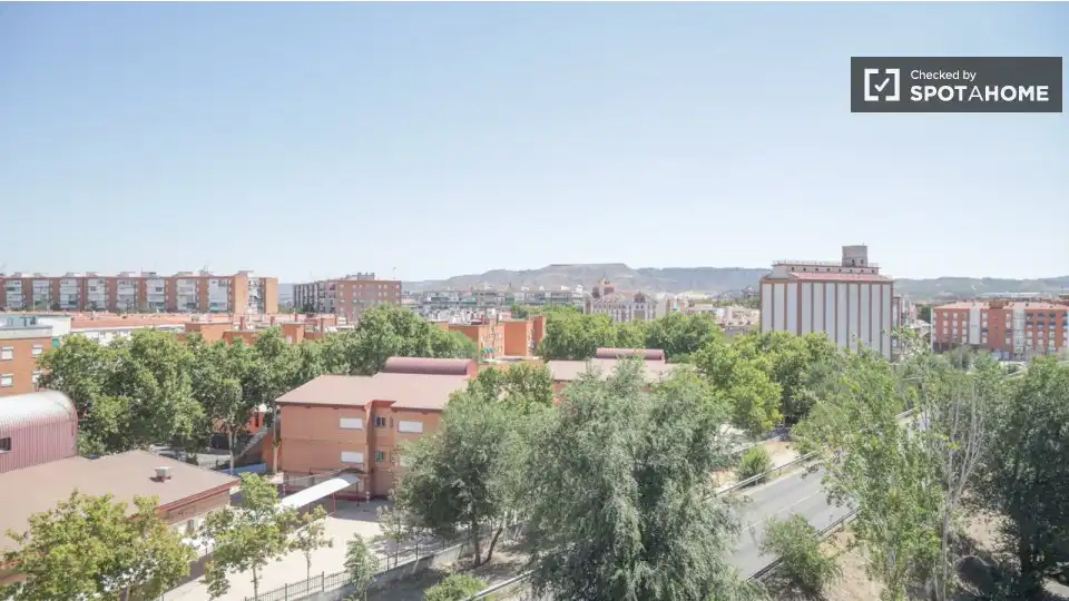 Habitación de Piso de alquiler en Alcalá de Henares con Aire acondicionado, Calefacción y Amueblado