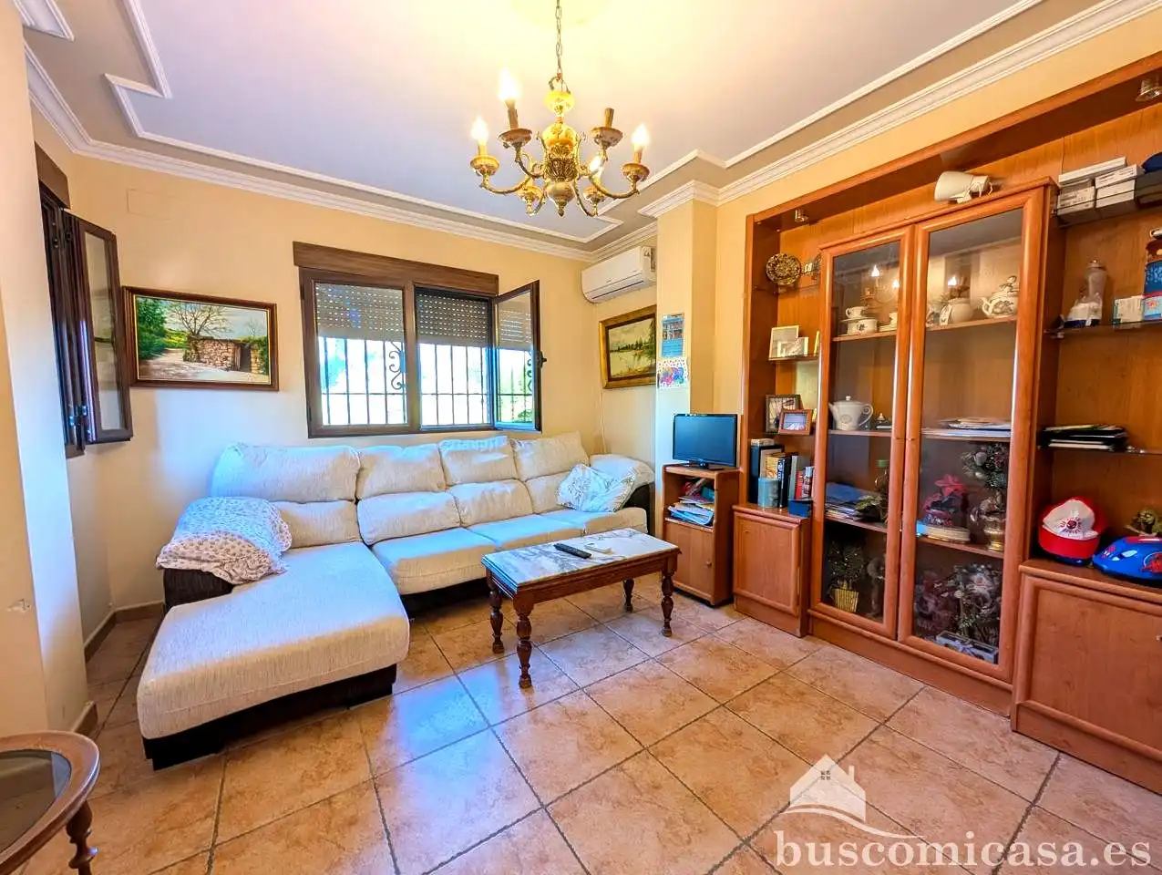 Sala d'estar de Casa o xalet en venda en Linares amb Aire condicionat, Jardí privat i Terrassa