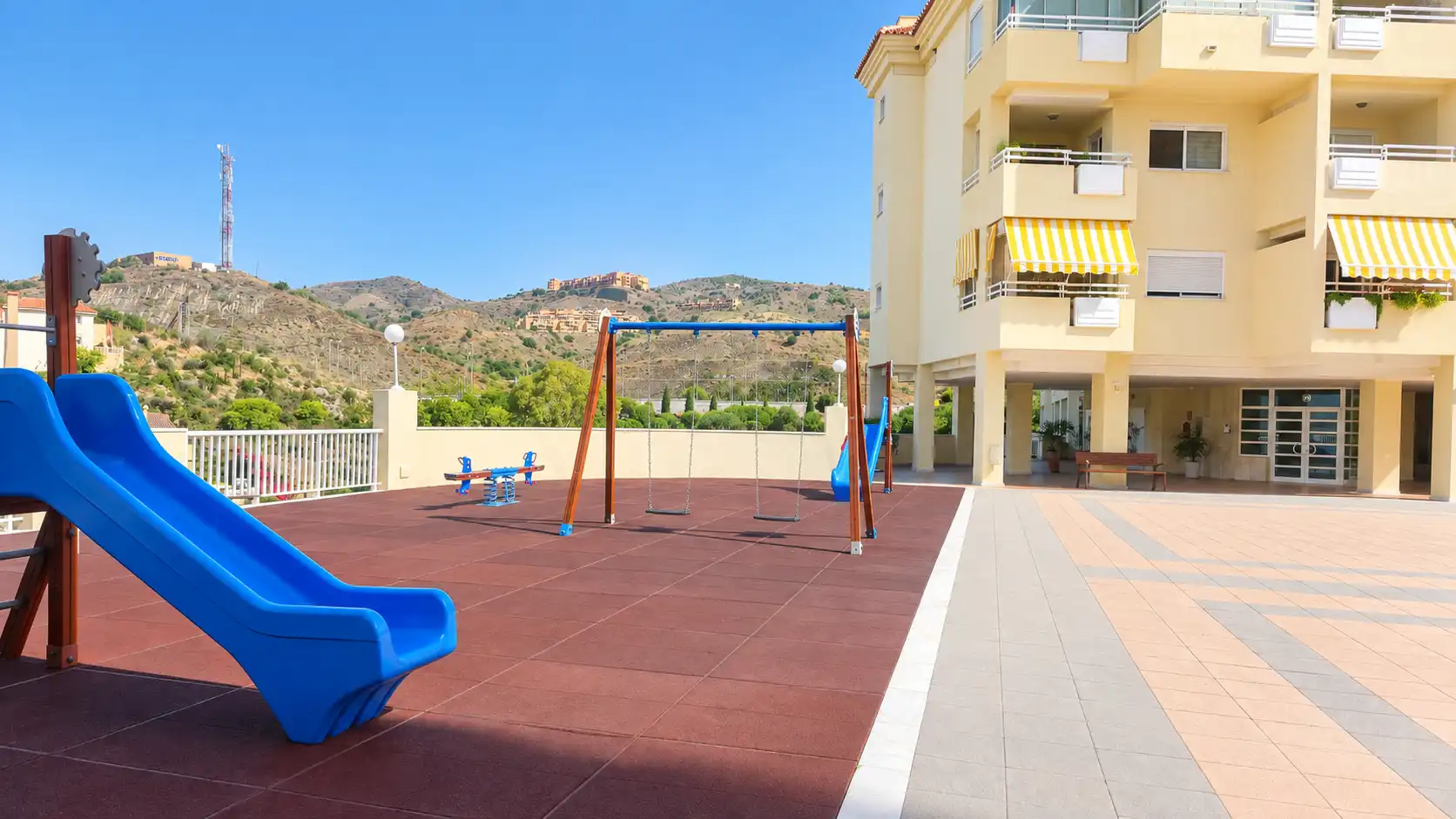 Terraza de Piso en venta en Rincón de la Victoria con Jardín privado, Horno y Lavadora