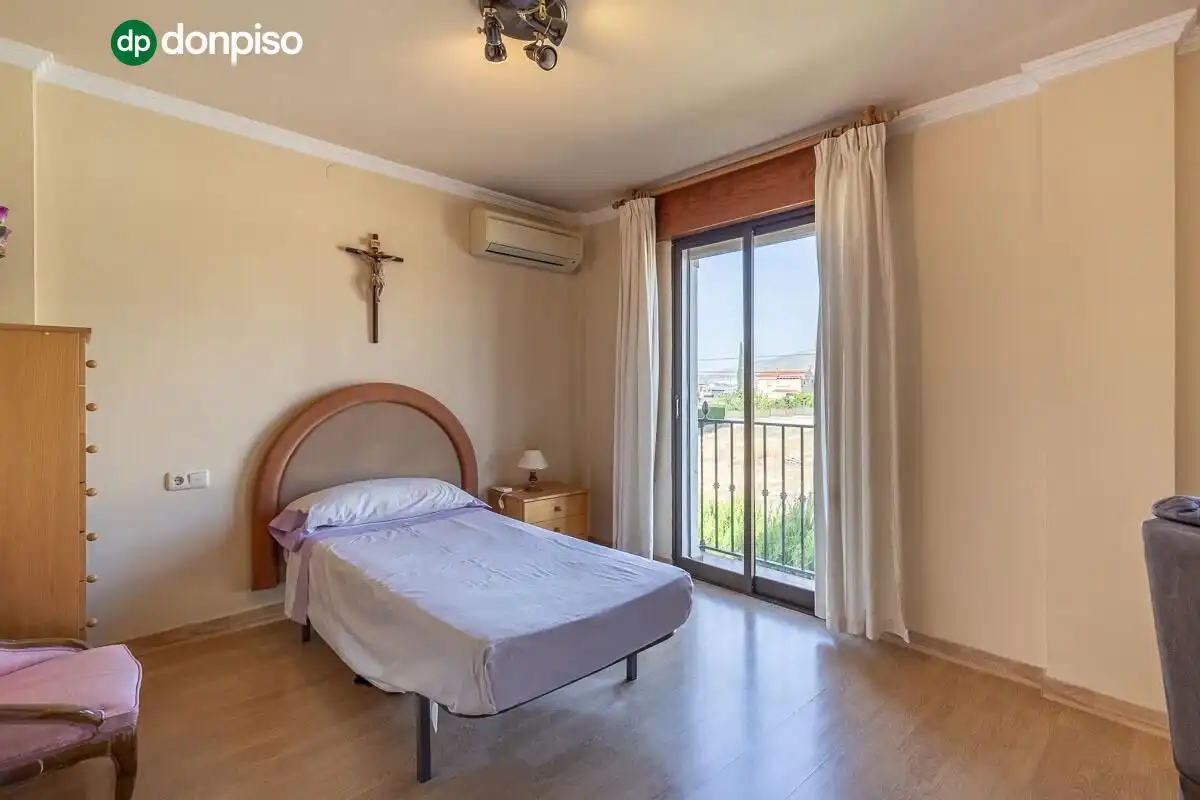 Chalet con piscina en venta en Gójar, imagen 12