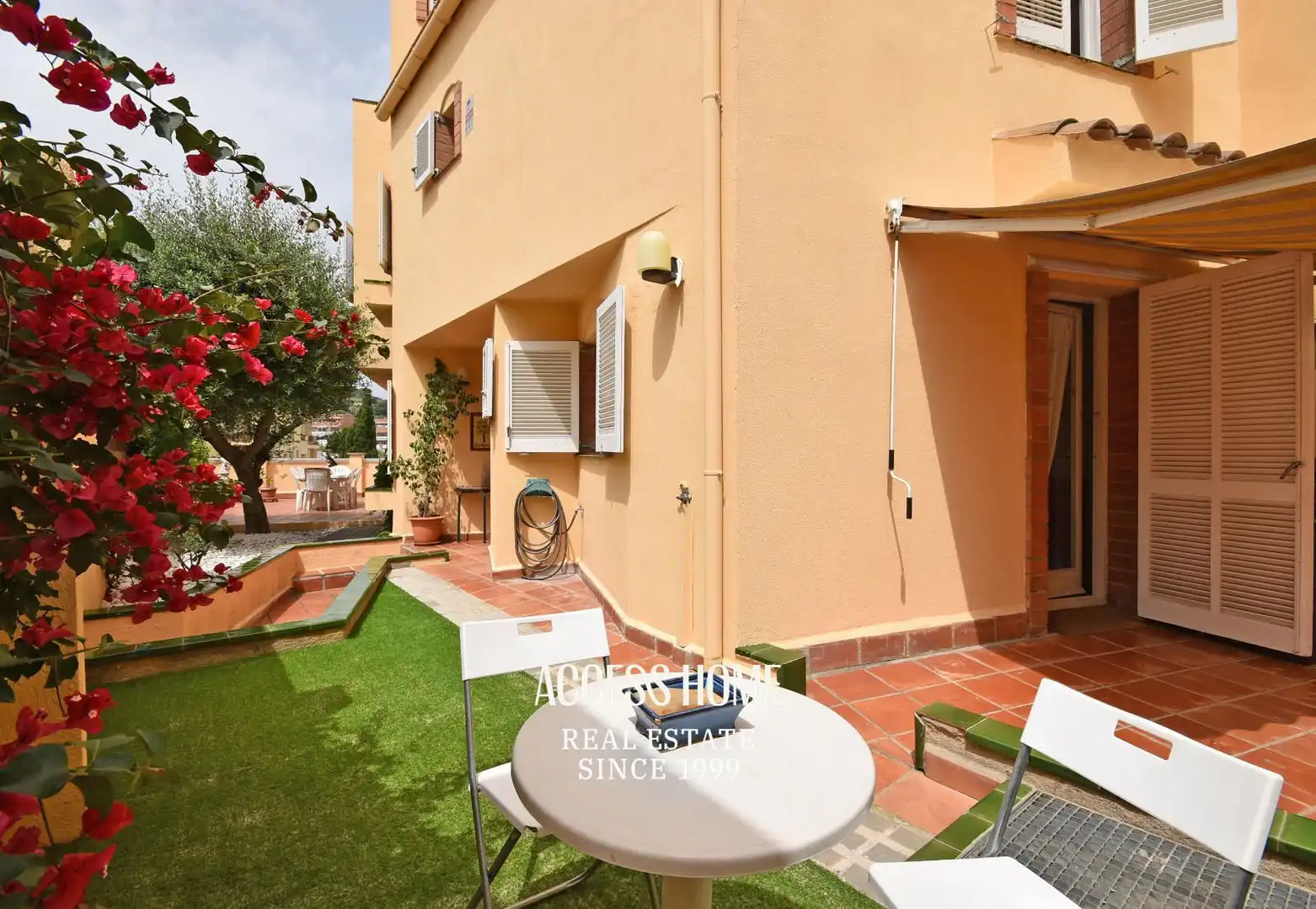 Exterior view of Houses for sale in Tiana  with Air Conditioner, Heating and Terrace