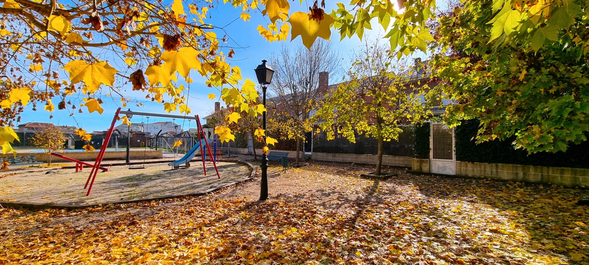 Vista exterior de Casa adosada en venta en Guadalix de la Sierra con Aire acondicionado, Calefacción y Jardín privado