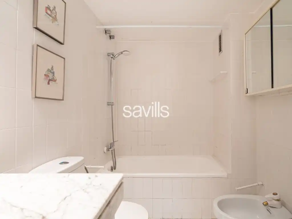 Bany de Apartament en venda en Barcelona amb Balcó