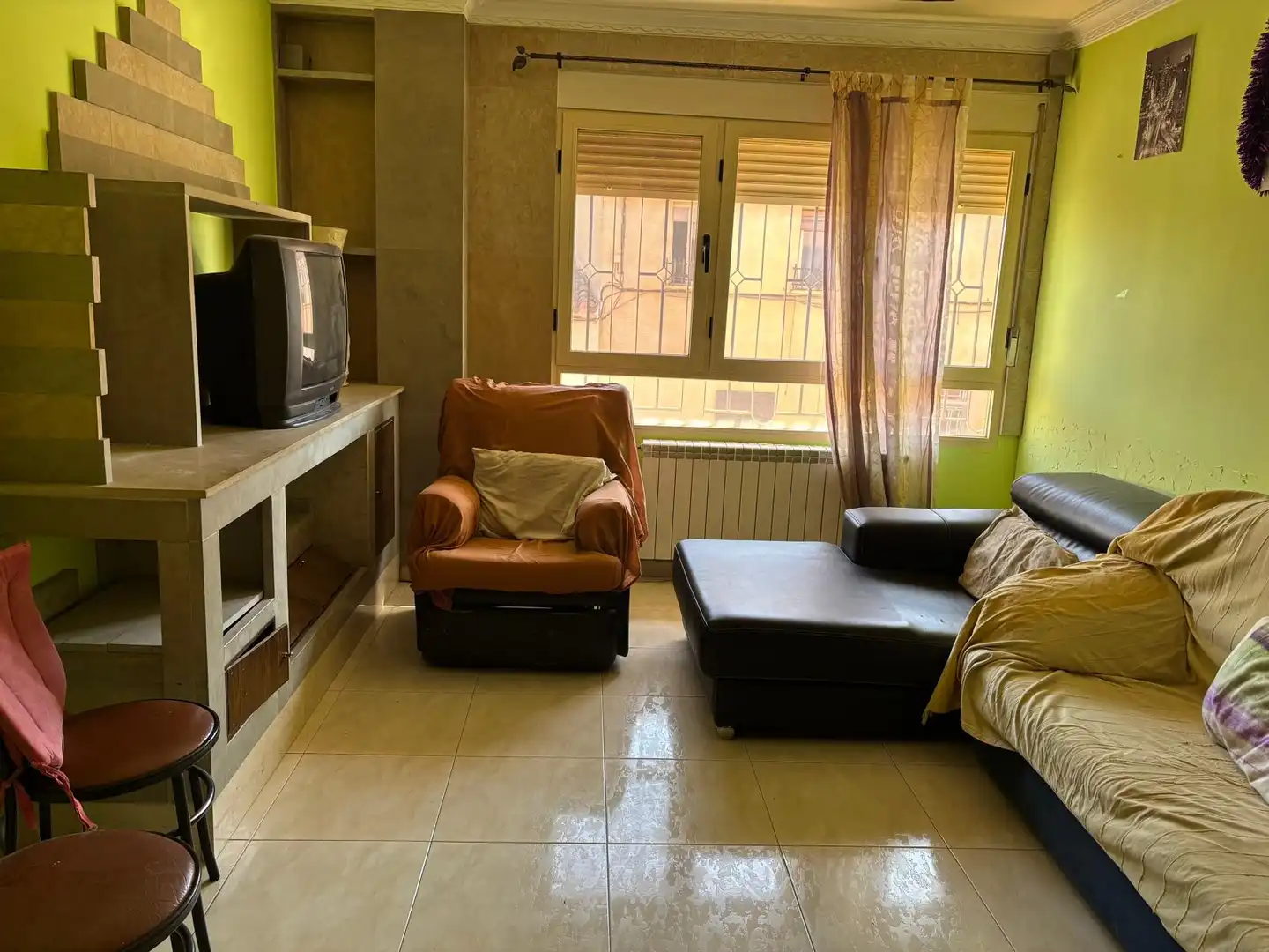 Sala de estar de Piso en venta en Villarrobledo con Trastero y Amueblado