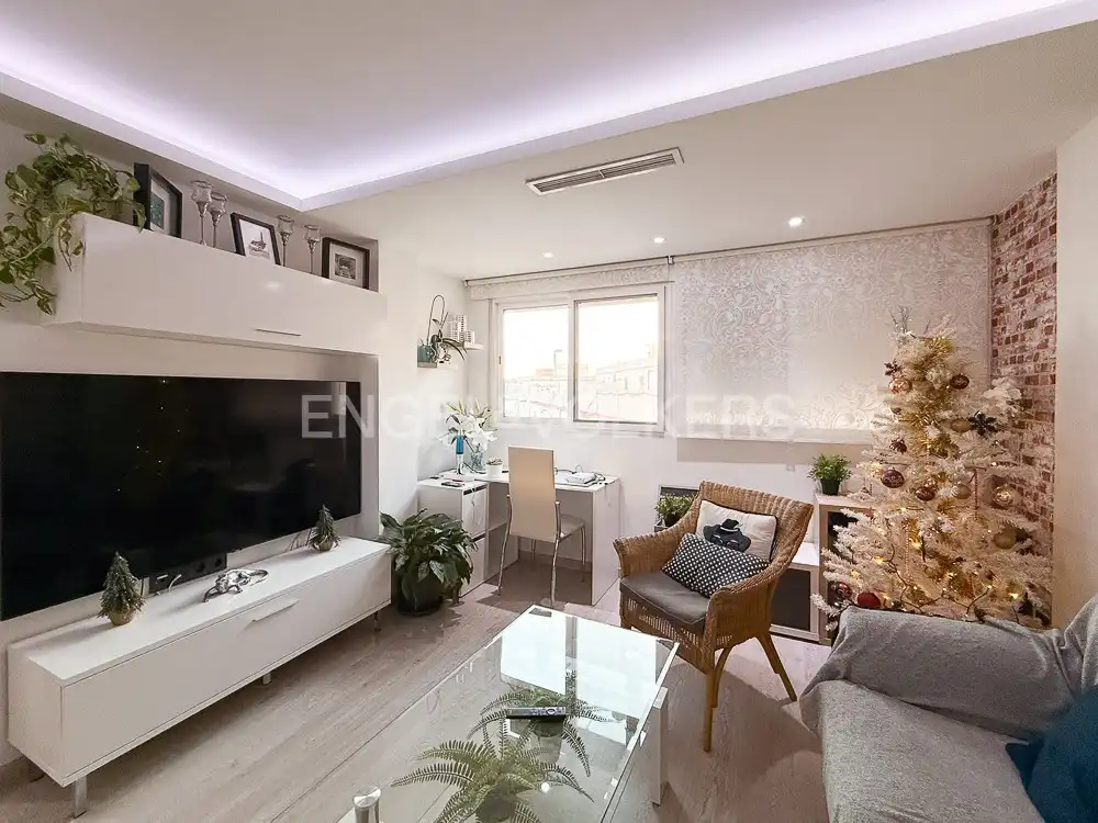 Living room of Flat for rent in Valencia  with Air Conditioner, Heating and Furnished