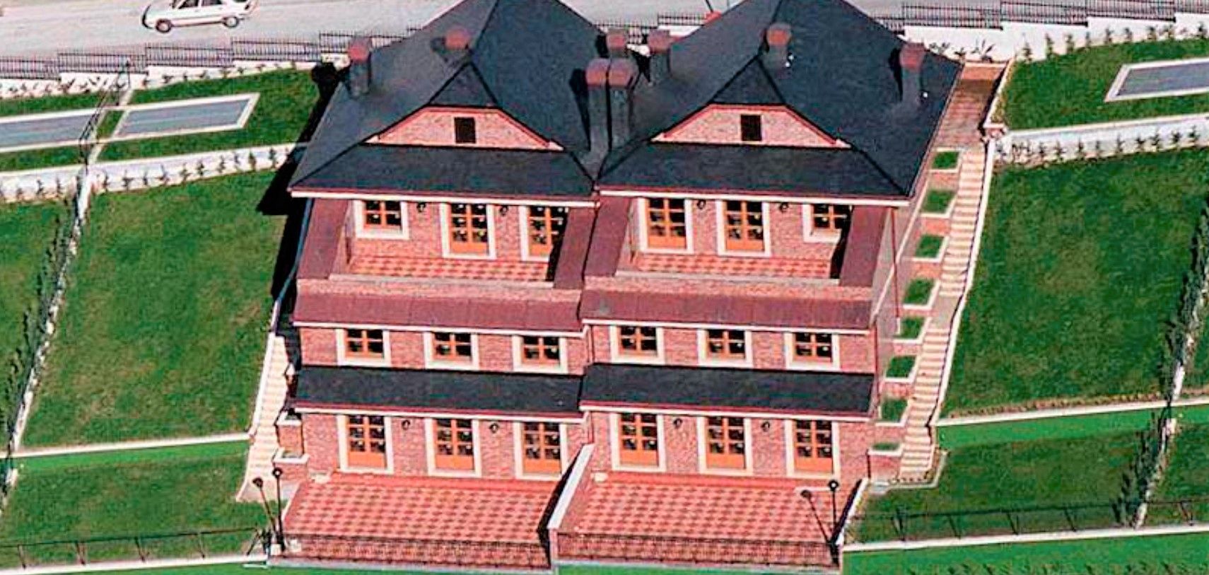 Vista exterior de Casa o xalet en venda en Donostia - San Sebastián  amb Calefacció, Jardí privat i Terrassa