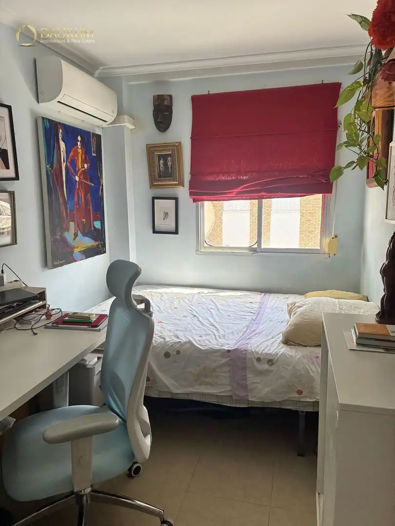 Bedroom of Flat for sale in Sevilla  with Air Conditioner and Furnished