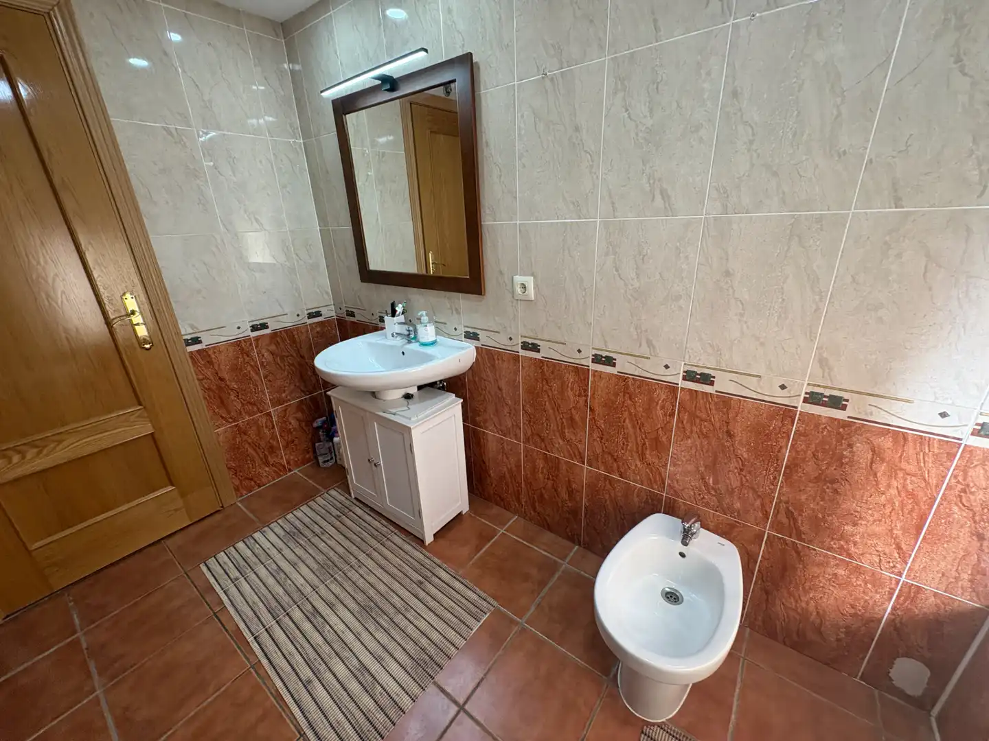 Bathroom of Houses for sale in El Viso de San Juan  with Air Conditioner, Private garden and Parquet flooring