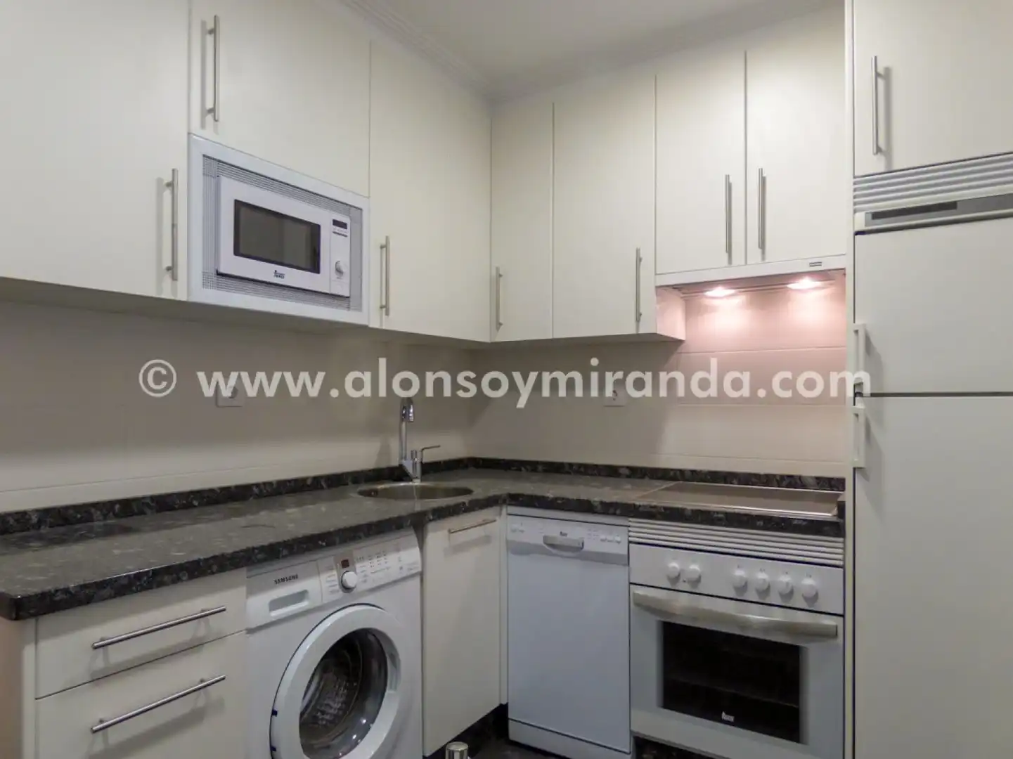 Küche von Wohnung zur Miete in Oviedo  mit Heizung, Parkett und Möbliert