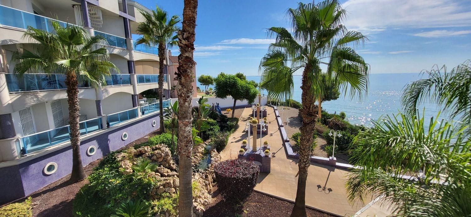 Vista exterior de Apartament en venda en Alcanar amb Aire condicionat, Jardí privat i Terrassa