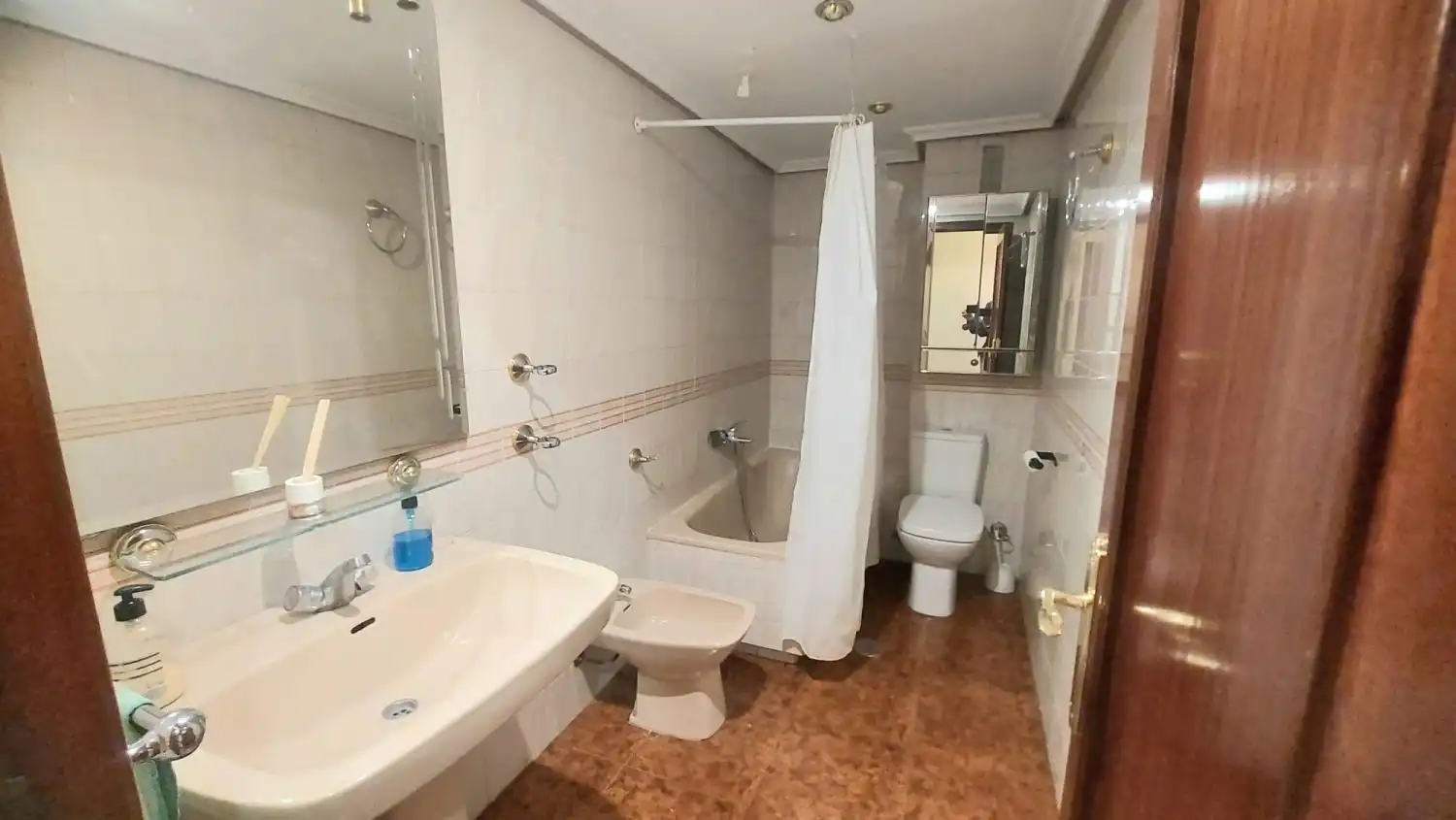 Baño de Piso de alquiler en Jaén con Calefacción, Terraza y Amueblado