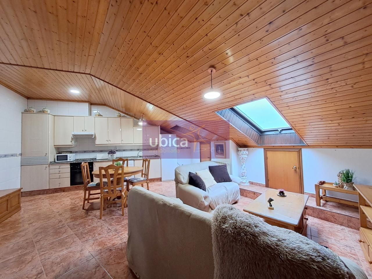 Sala d'estar de Àtic en venda en Mondariz amb Calefacció, Traster i Moblat