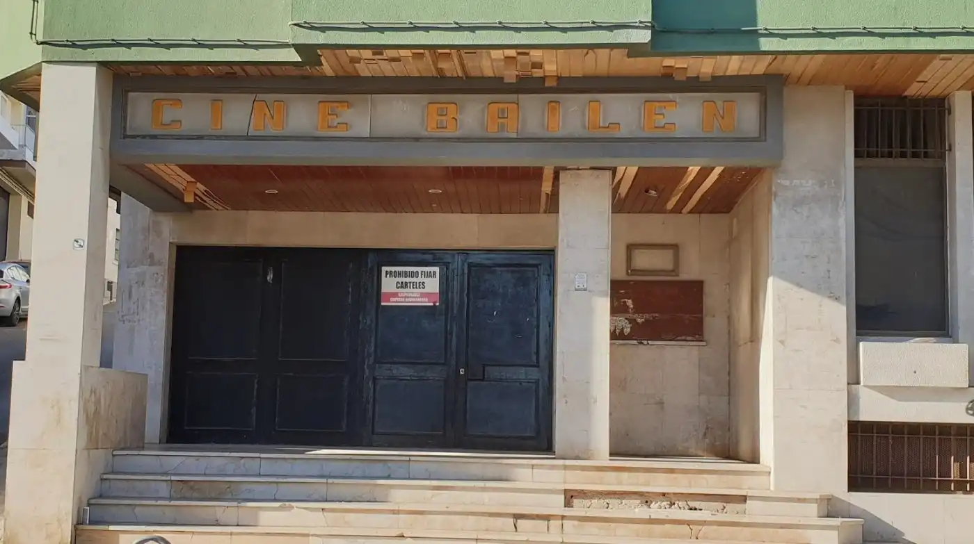Local comercial en venta en Núcleo urbano, imagen 2