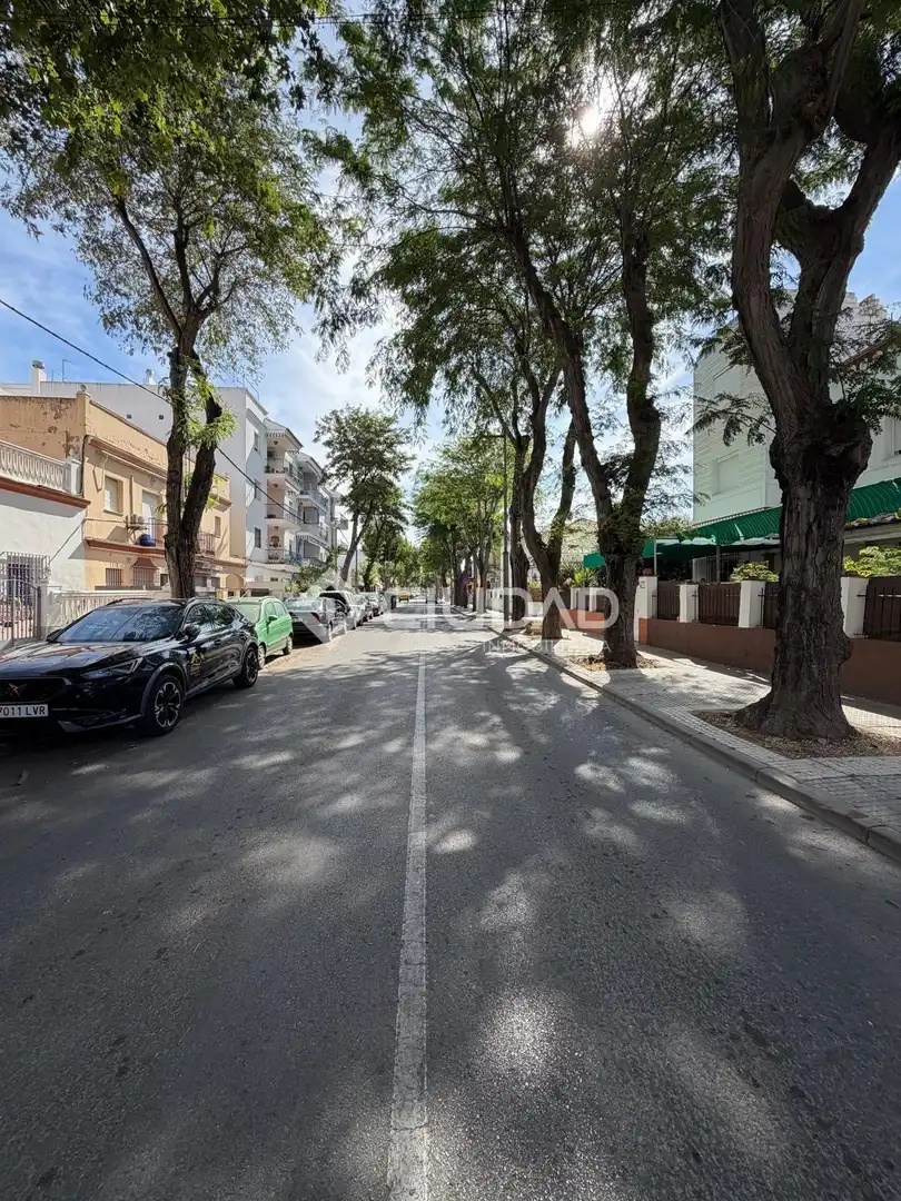 Vista exterior de Pis en venda en Chipiona amb Traster i Moblat
