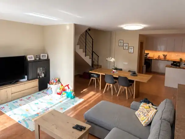 Casa aparellada amb jardí en venda a Carrer del Garona 3R, imagen 4