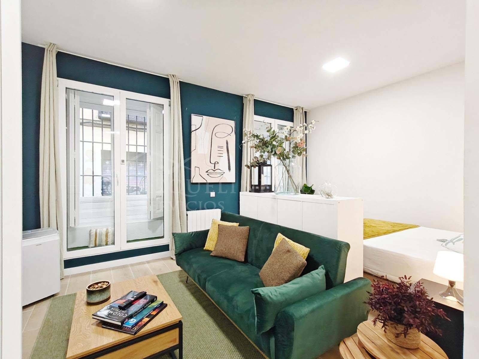 Living room of Flat for sale in  Madrid Capital
