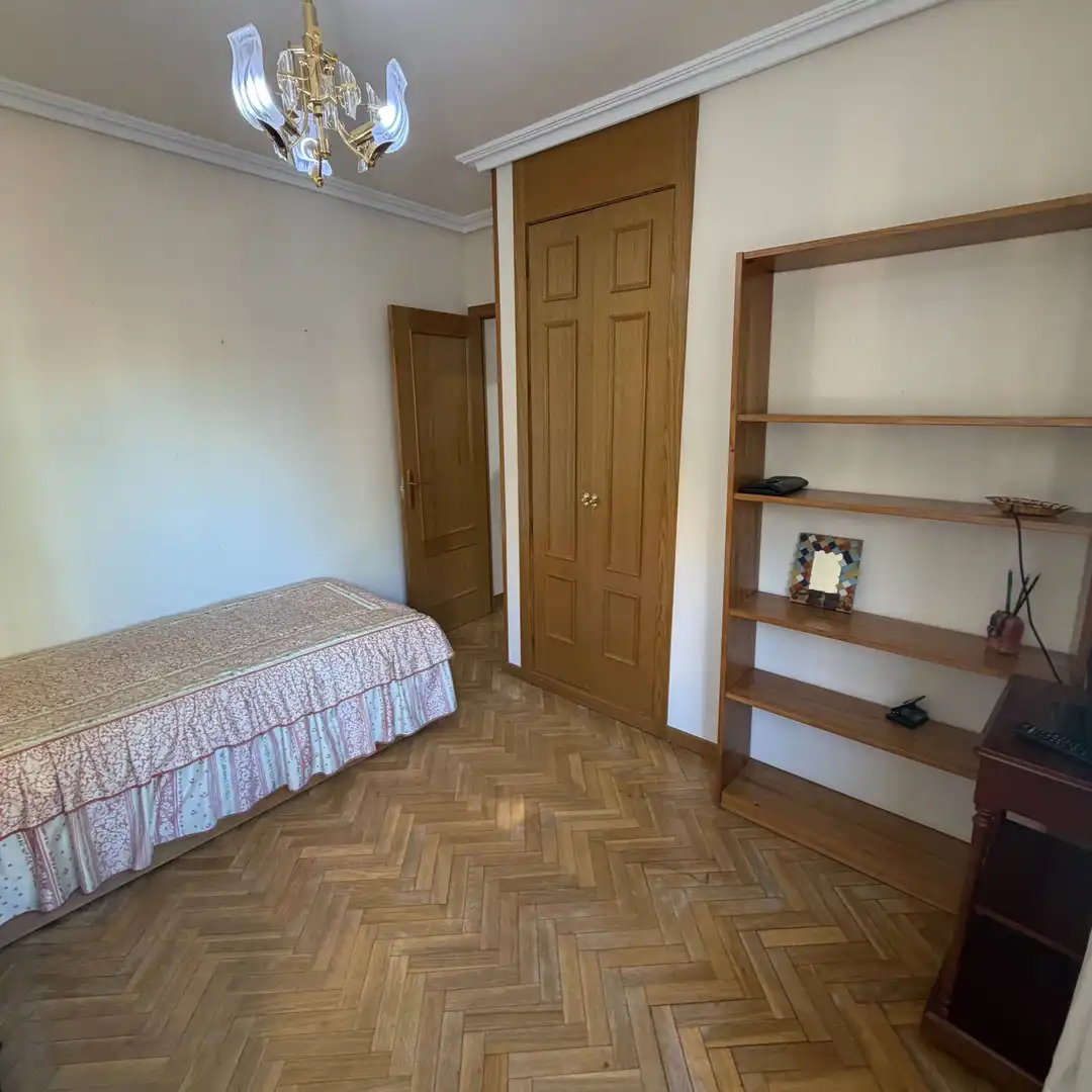 Habitación de Piso en venta en Madrid con Piscina comunitaria