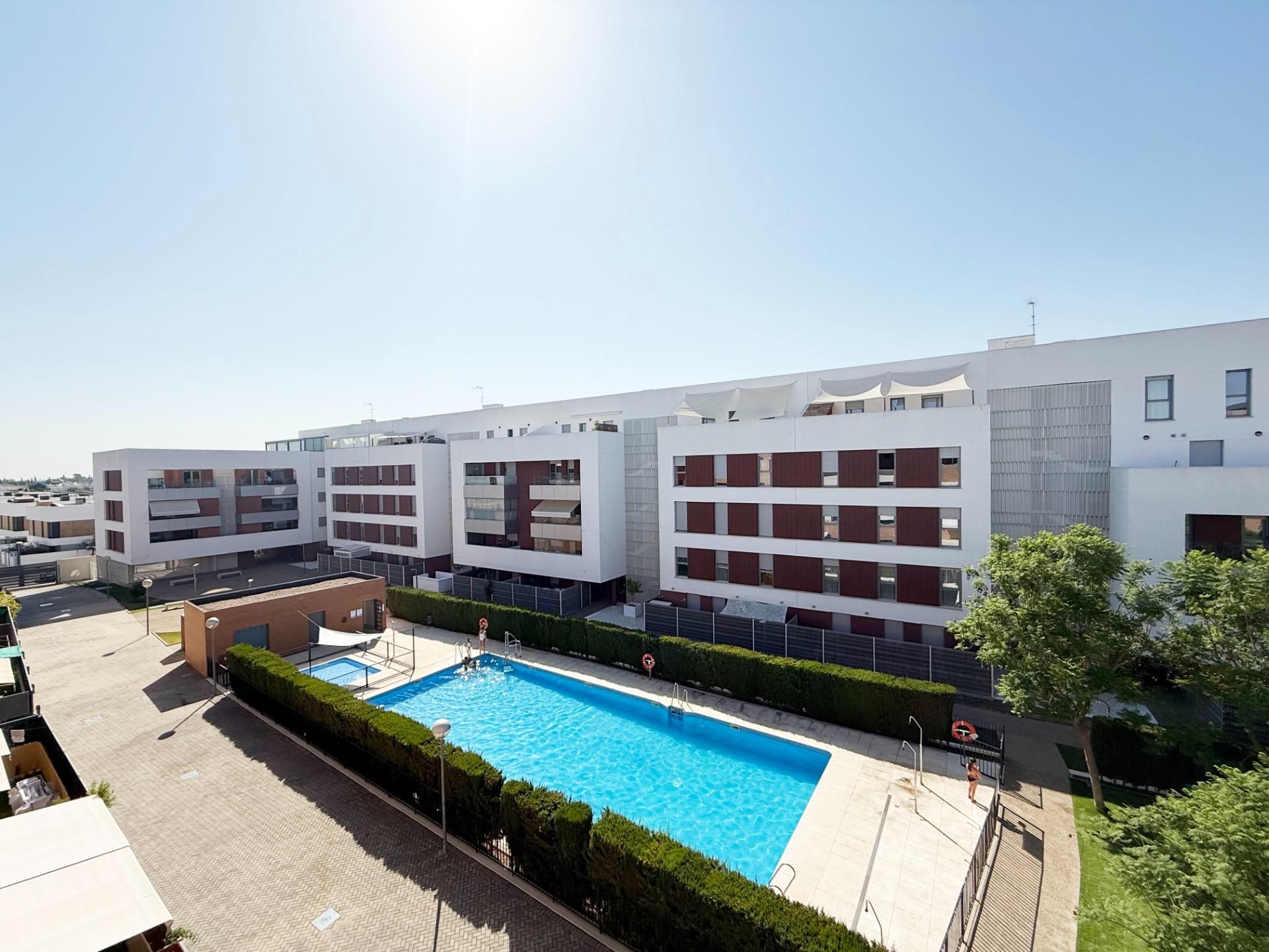 Swimming pool of Flat for sale in Mairena del Aljarafe  with Private garden, Terrace and Community pool