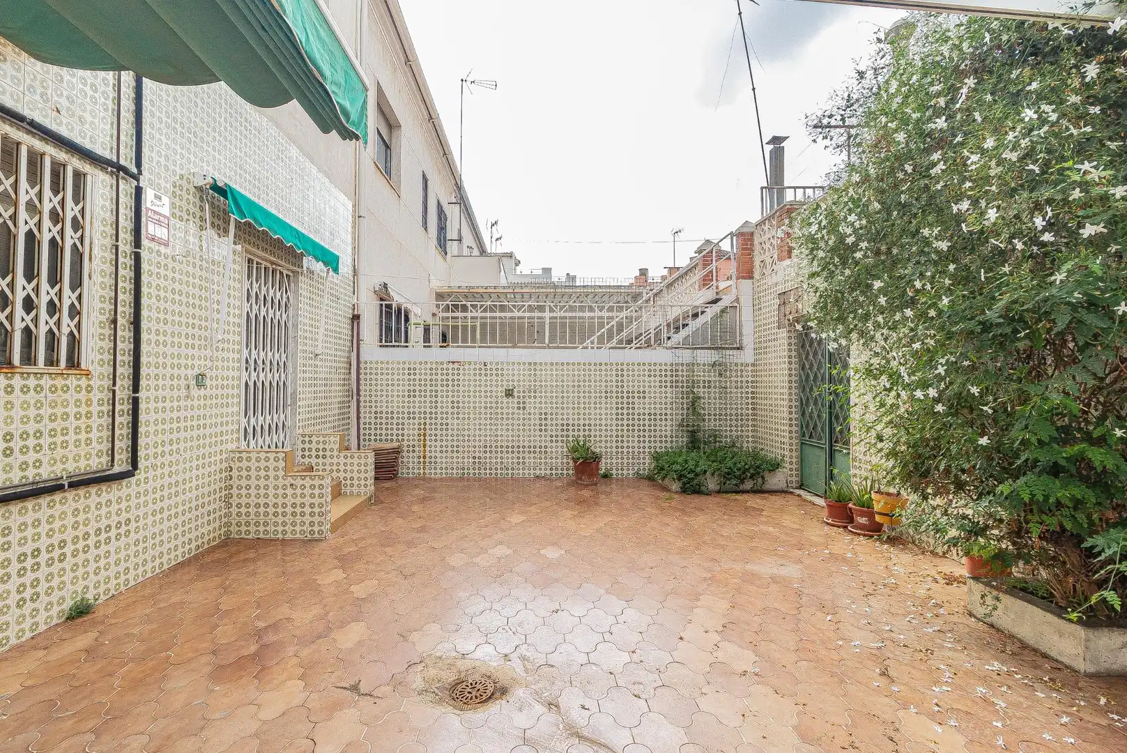 Terrasse von Einfamilien-Reihenhaus zum Verkauf in Cartagena mit Privatgarten, Abstellraum und Balkon