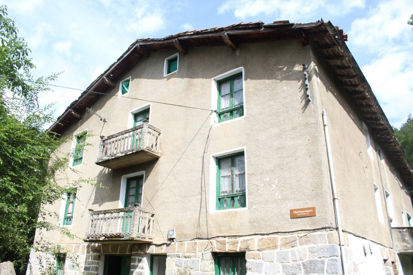 Vista exterior de Finca rústica en venda en Zizurkil amb Calefacció, Jardí privat i Terrassa