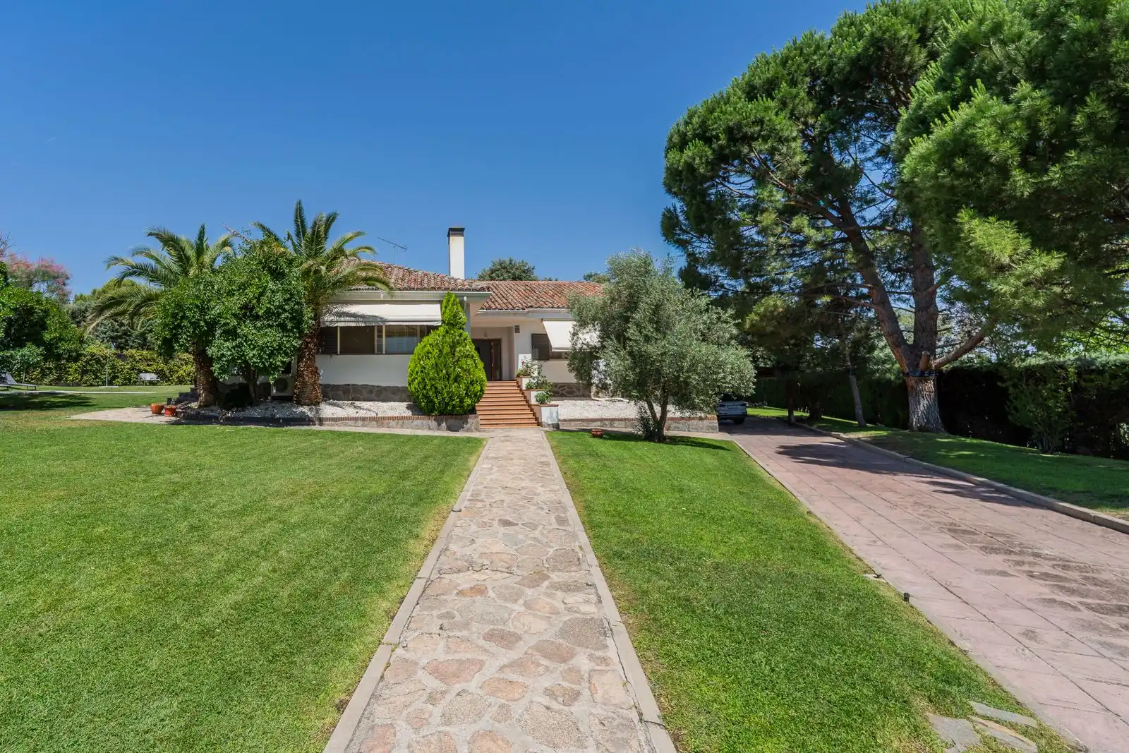 Vista exterior de Casa o chalet en venta en San Agustín del Guadalix con Aire acondicionado, Calefacción y Jardín privado