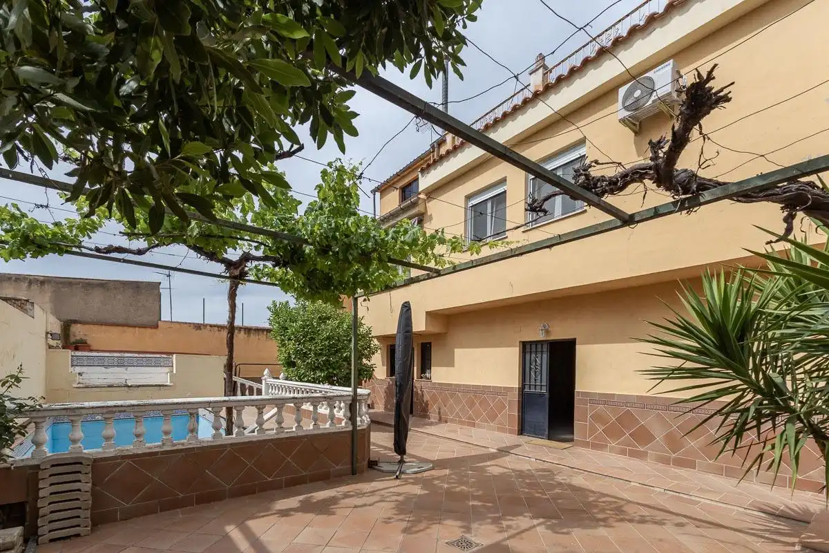 Reihenhaus mit Terrasse zum Verkauf in Calle Reina Mora 15